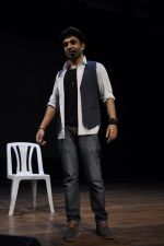 Vir Das rehearses for Battle of Sexes play in Mumbai on 2nd Sept 2013 (21).JPG